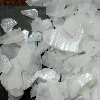 Punto di ebollizione della soda caustica del NaOH GB209-2018 1390C solubile in acqua per la fabbricazione di carta