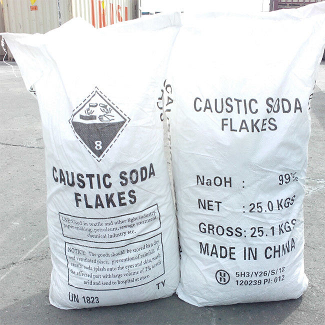 Punto di ebollizione della soda caustica del NaOH GB209-2018 1390C solubile in acqua per la fabbricazione di carta