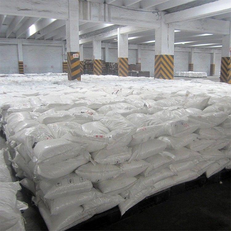 Punto di ebollizione della soda caustica del NaOH GB209-2018 1390C solubile in acqua per la fabbricazione di carta