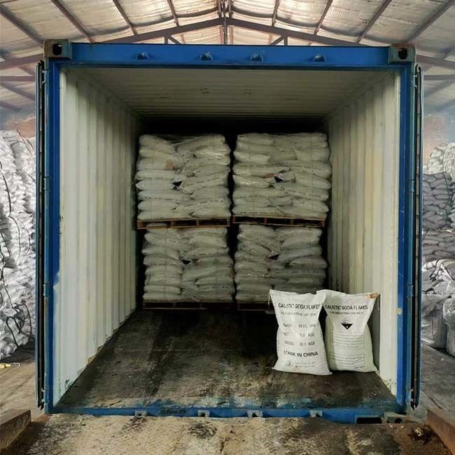 Soda caustica corrosiva pericolosa del NaOH per l'alcali solubile di uso industriale