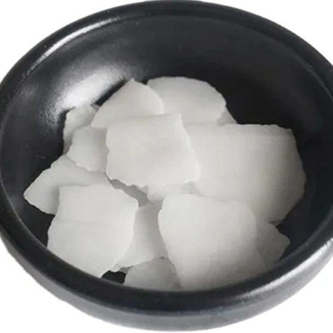 La soda di sostanza caustica di elevata purezza del NaOH 99 fiocchi dell'idrossido di sodio dei fiocchi smalta la produzione